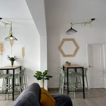 Amplia Casa De 9 Hab, Cabral. Ferienhaus