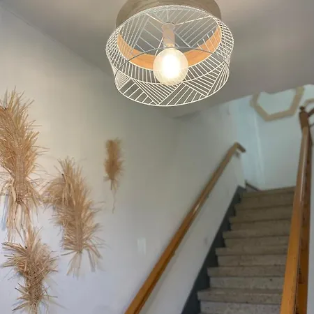 Amplia Casa De 9 Hab, Cabral. Vigo