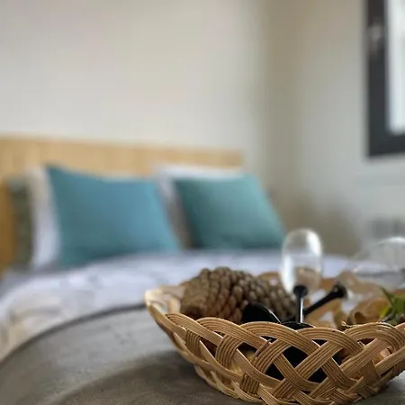 Amplia Casa De 9 Hab, Cabral.