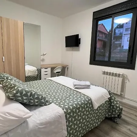 Amplia Casa De 9 Hab, Cabral. Ferienhaus Vigo