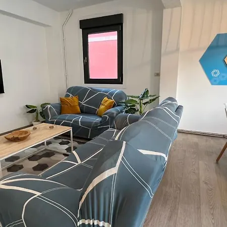 Amplia Casa De 9 Hab, Cabral. * Vigo