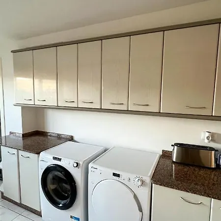 Amplia Casa De 9 Hab, Cabral. Ferienhaus Vigo