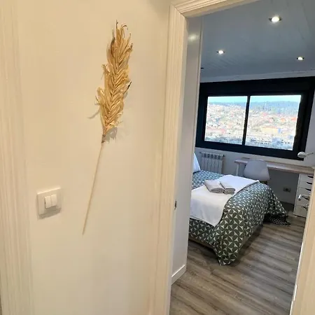 Amplia Casa De 9 Hab, Cabral. * Vigo