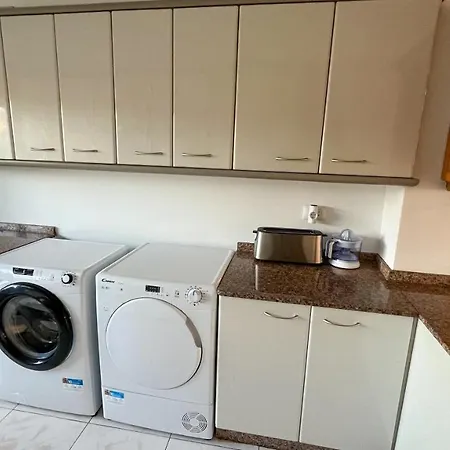 Amplia Casa De 9 Hab, Cabral.