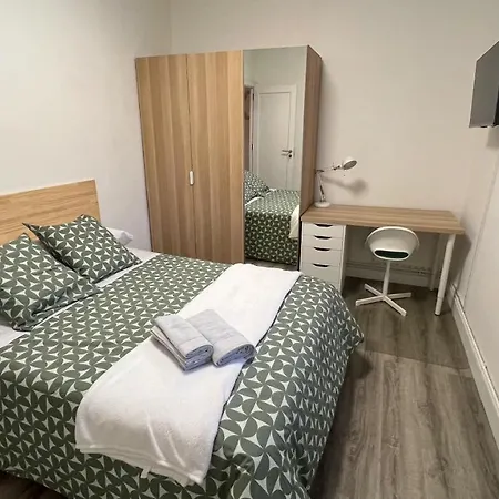 Amplia Casa De 9 Hab, Cabral. Ferienhaus Vigo