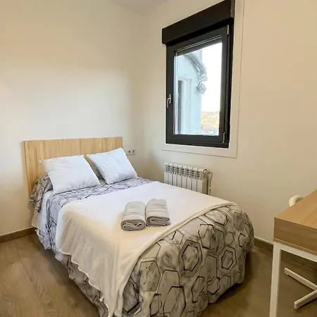 Amplia Casa De 9 Hab, Cabral. * Vigo