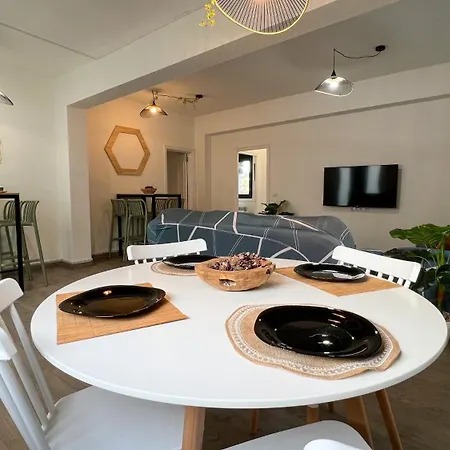 Amplia Casa De 9 Hab, Cabral. *