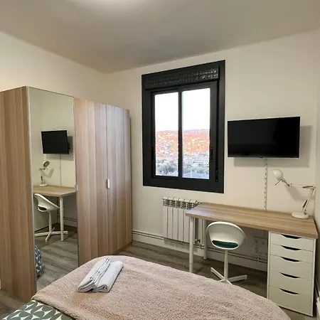 Amplia Casa De 9 Hab, Cabral. * Vigo