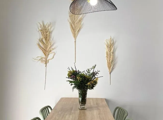 Amplia Casa De 9 Hab, Cabral.