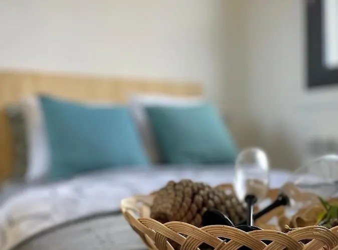 Amplia Casa De 9 Hab, Cabral.