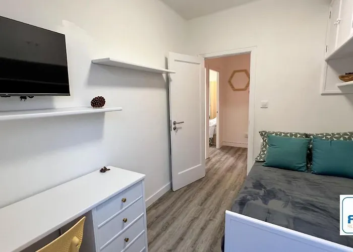 Amplia Casa De 9 Hab, Cabral. * Vigo