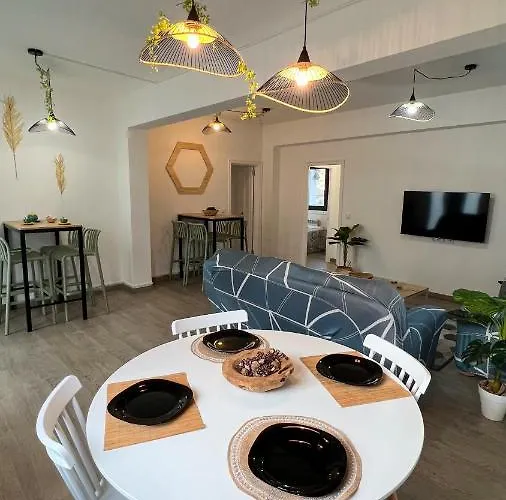 Amplia Casa De 9 Hab, Cabral.