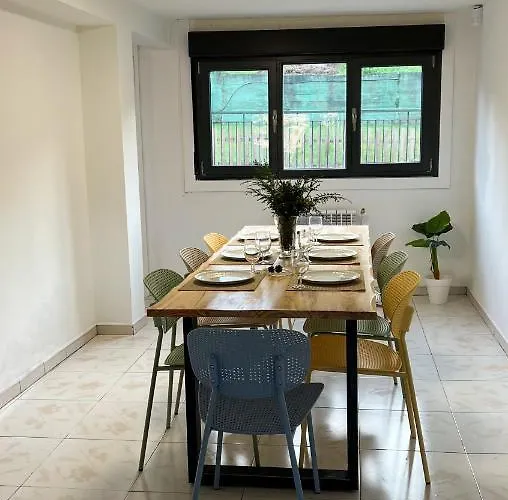 Amplia Casa De 9 Hab, Cabral. * Vigo