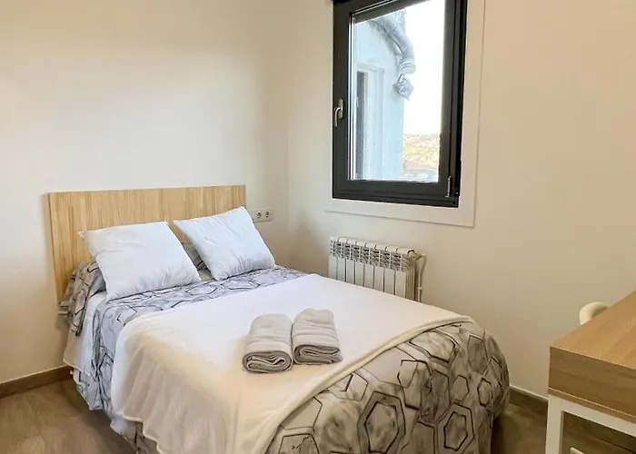 Amplia Casa De 9 Hab, Cabral. * Vigo