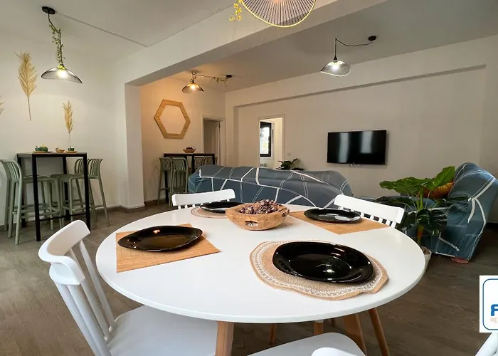 Amplia Casa De 9 Hab, Cabral. *