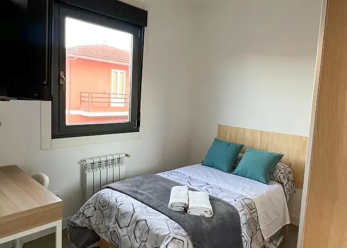 Amplia Casa De 9 Hab, Cabral. Vigo